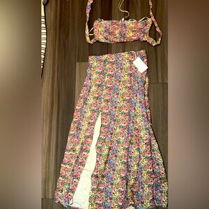 Two piece floral skirt set!! Size L. Runs small. Boutique brand. NWT!!